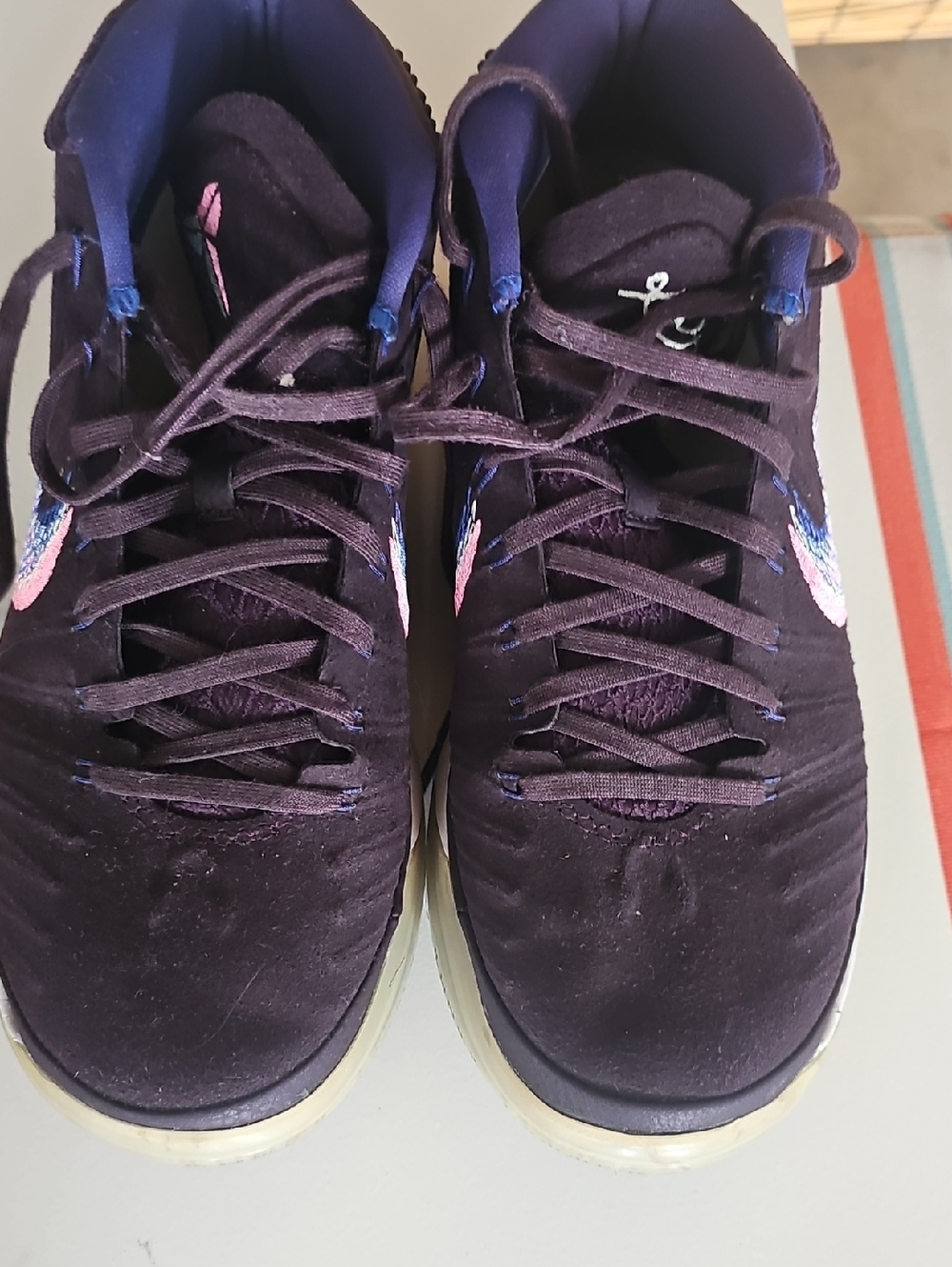 Men's Athletic Sneakers in Dark Purple with Pink Accent